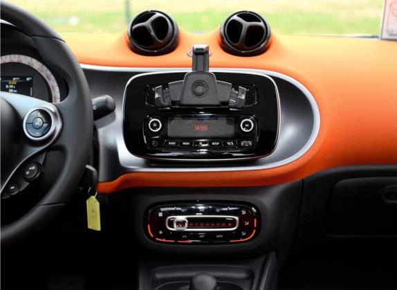 smart fortwo 2015款 1.0L 52千瓦硬顶激情版 中控类   中控台