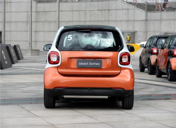 smart fortwo 2015款 1.0L 52千瓦硬顶激情版 外观   正后