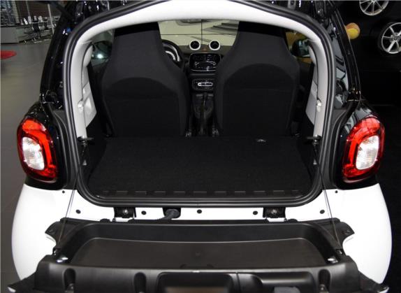 smart fortwo 2015款 1.0L 52千瓦硬顶灵动版 车厢座椅   后备厢