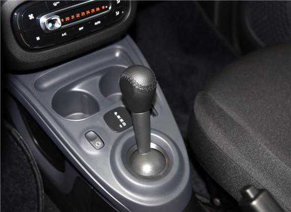 smart fortwo 2015款 1.0L 52千瓦硬顶灵动版 中控类   挡把