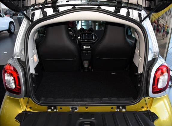 smart fortwo 2016款 0.9T 66千瓦硬顶先锋版 车厢座椅   后备厢