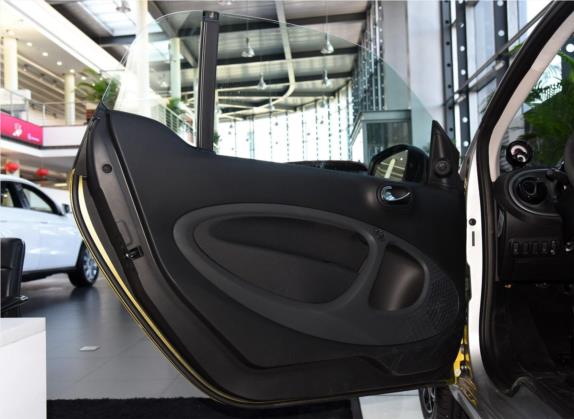 smart fortwo 2016款 0.9T 66千瓦硬顶先锋版 车厢座椅   前门板