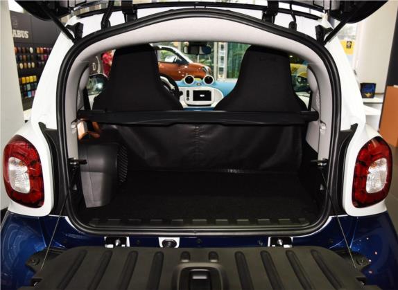 smart fortwo 2016款 0.9T 66千瓦硬顶极致版 车厢座椅   后备厢