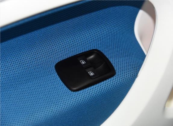 smart fortwo 2016款 0.9T 66千瓦硬顶极致版 车厢座椅   门窗控制