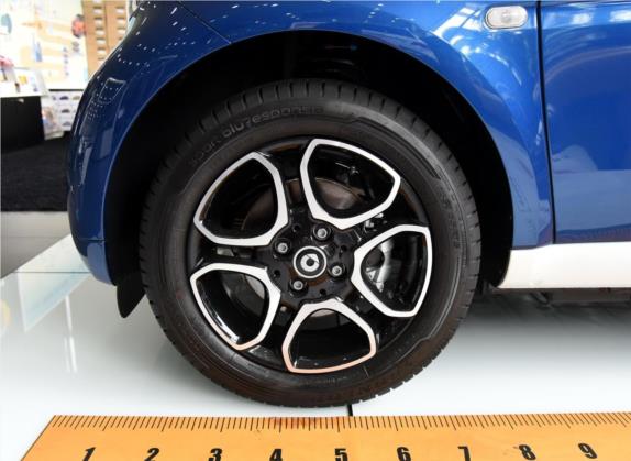 smart fortwo 2016款 0.9T 66千瓦敞篷先锋版 其他细节类   前轮