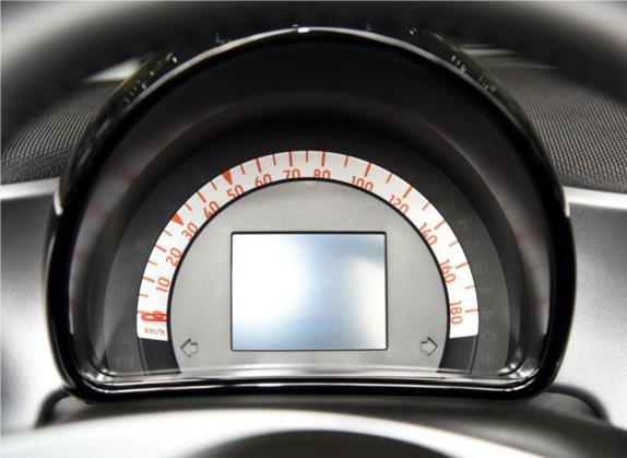 smart fortwo 2016款 0.9T 66千瓦敞篷先锋版 中控类   仪表盘