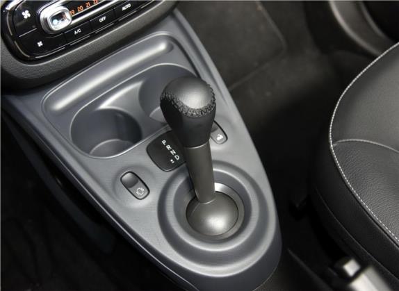 smart fortwo 2016款 0.9T 66千瓦敞篷先锋版 中控类   挡把