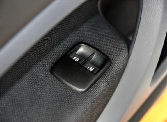 smart fortwo 2016款 0.9T 66千瓦敞篷先锋版 车厢座椅   门窗控制