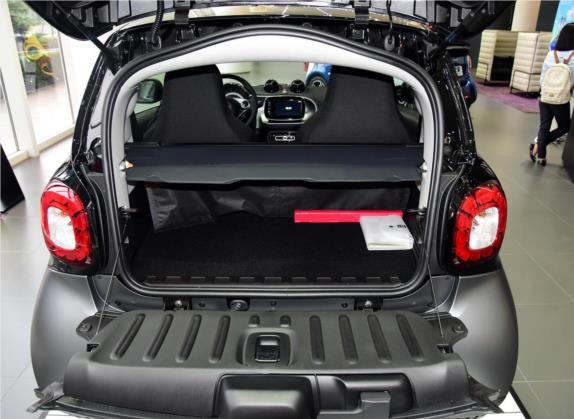 smart fortwo 2016款 1.0L 灰行侠特别版 车厢座椅   后备厢