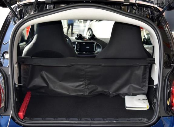 smart fortwo 2017款 1.0L 52千瓦硬顶挚爱特别版 车厢座椅   后备厢