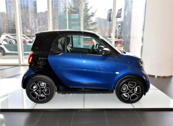 smart fortwo 2017款 1.0L 52千瓦硬顶挚爱特别版 外观   正侧