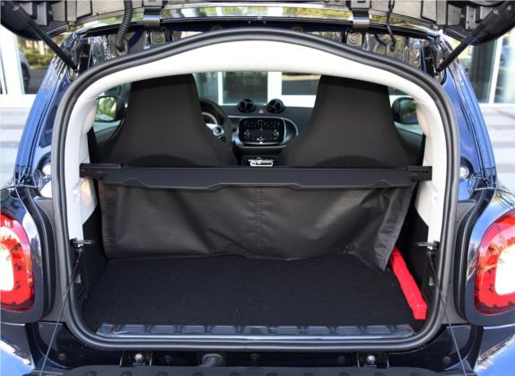 smart fortwo 2017款 1.0L 52千瓦魅蓝特别版 国V 车厢座椅   后备厢