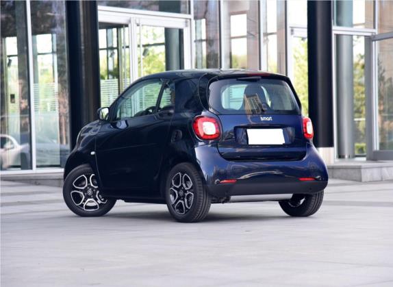 smart fortwo 2017款 1.0L 52千瓦魅蓝特别版 国V 外观   斜后