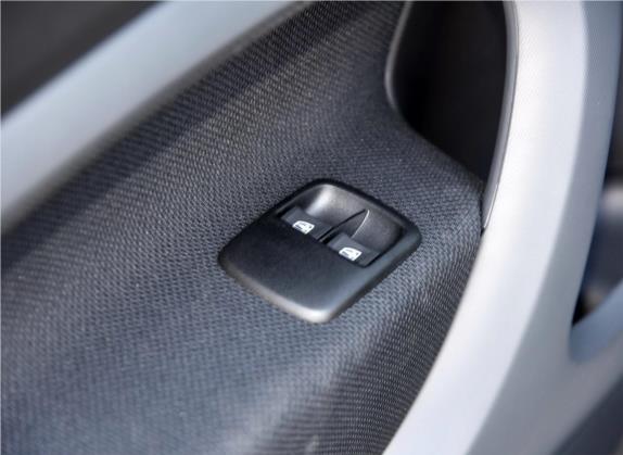 smart fortwo 2017款 1.0L 52千瓦魅蓝特别版 国V 车厢座椅   门窗控制