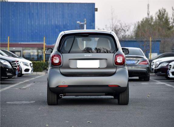 smart fortwo 2017款 1.0L 52千瓦灰引力特别版 国V 外观   正后