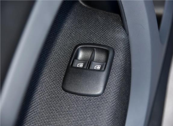 smart fortwo 2017款 1.0L 52千瓦灰引力特别版 国V 车厢座椅   门窗控制