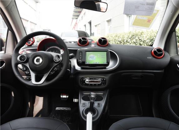 smart fortwo 2018款 0.9T 66千瓦黑曜炎特别版 国V 中控类   中控全图