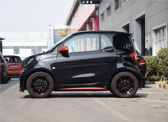 smart fortwo 2018款 0.9T 66千瓦黑曜炎特别版 国V 外观   正侧