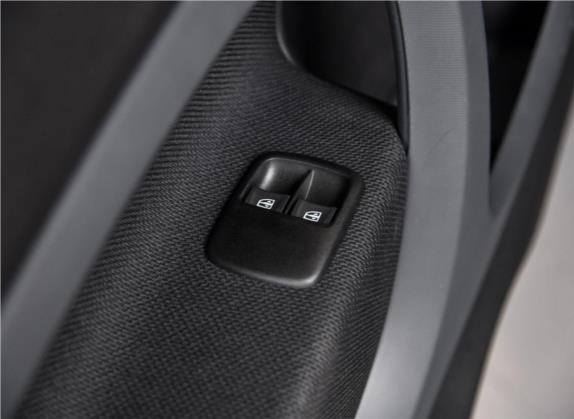 smart fortwo 2018款 0.9T 66千瓦耀钛度特别版 国V 车厢座椅   门窗控制