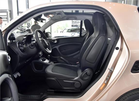 smart fortwo 2018款 0.9T 66千瓦耀金特别版 国V 车厢座椅   前排空间