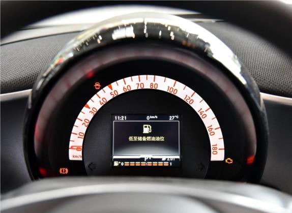 smart fortwo 2018款 0.9T 66千瓦耀金特别版 国V 中控类   仪表盘