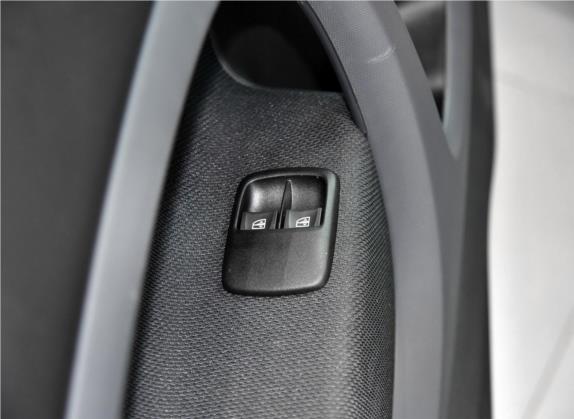 smart fortwo 2018款 0.9T 66千瓦耀金特别版 国V 车厢座椅   门窗控制