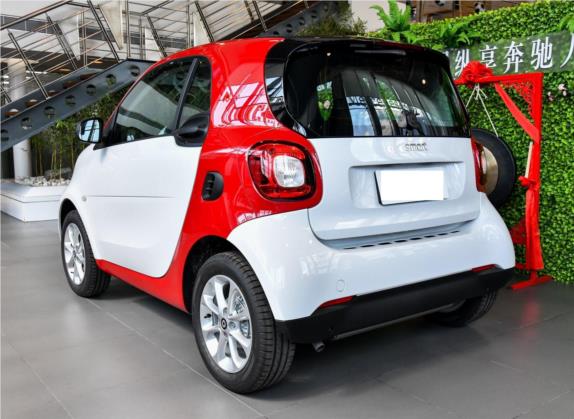 smart fortwo 2018款 1.0L 52千瓦硬顶灵动版 国V 外观   斜后