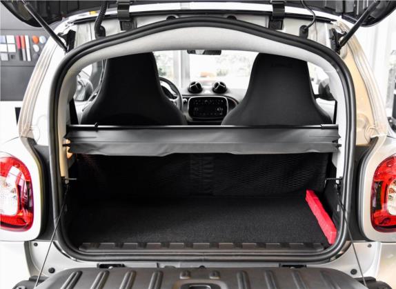 smart fortwo 2018款 1.0L 52千瓦硬顶激情版 国V 车厢座椅   后备厢