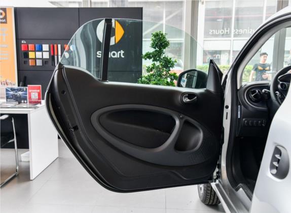 smart fortwo 2018款 1.0L 52千瓦硬顶激情版 国V 车厢座椅   前门板