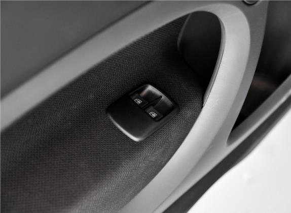 smart fortwo 2018款 1.0L 52千瓦硬顶激情版 国V 车厢座椅   门窗控制