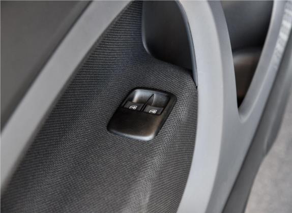smart fortwo 2018款 0.9T 66千瓦硬顶锋型版 国V 车厢座椅   门窗控制