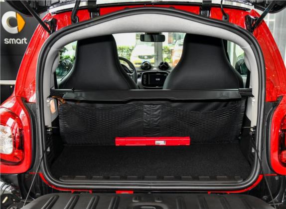 smart fortwo 2018款 0.9T 66千瓦硬顶先锋版 国V 车厢座椅   后备厢