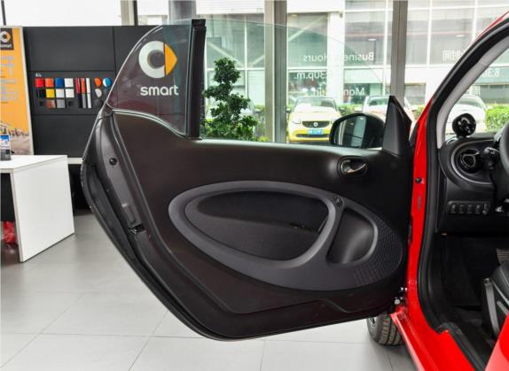 smart fortwo 2018款 0.9T 66千瓦硬顶先锋版 国V 车厢座椅   前门板