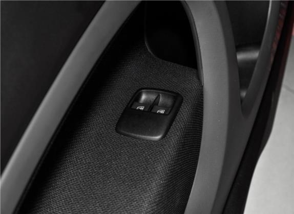 smart fortwo 2018款 0.9T 66千瓦硬顶先锋版 国V 车厢座椅   门窗控制