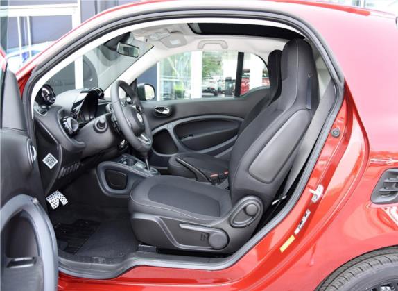 smart fortwo 2018款 1.0L 52千瓦20周年特别版 国V 车厢座椅   前排空间