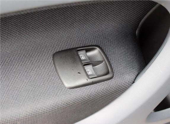 smart fortwo 2018款 0.9T 66千瓦流光绿特别版 国V 车厢座椅   门窗控制