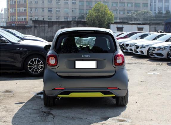 smart fortwo 2018款 0.9T 66千瓦硬顶耀目灰特别版 国V 外观   正后