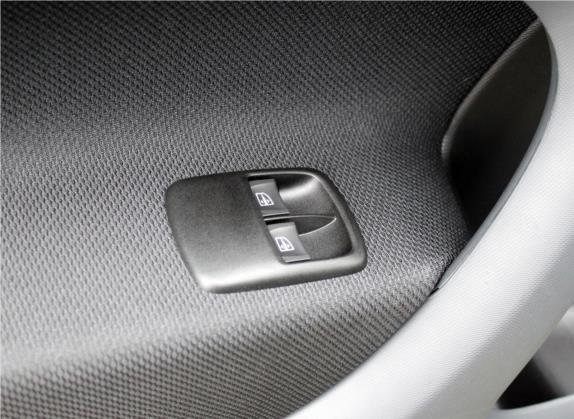 smart fortwo 2018款 0.9T 66千瓦硬顶耀目灰特别版 国V 车厢座椅   门窗控制