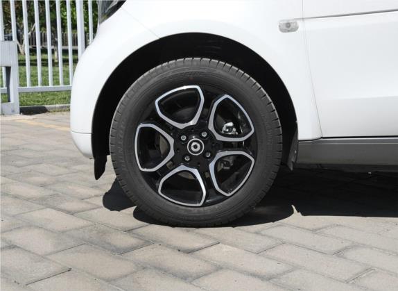 smart fortwo 2019款 0.9T 66千瓦硬顶动擎版 国VI 其他细节类   前轮