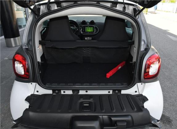 smart fortwo 2019款 0.9T 66千瓦硬顶动擎版 国VI 车厢座椅   后备厢
