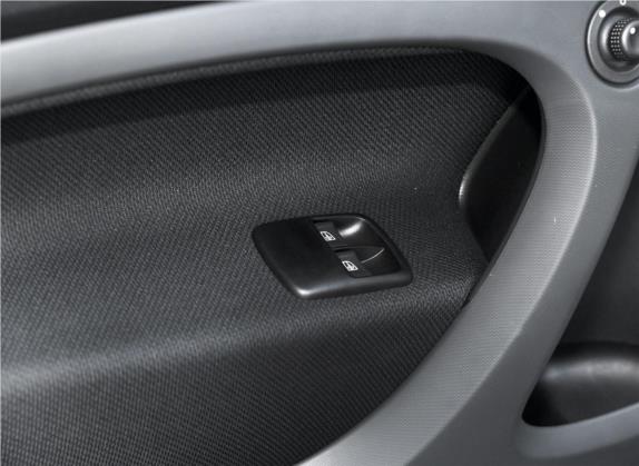smart fortwo 2019款 0.9T 66千瓦硬顶动擎版 国VI 车厢座椅   门窗控制