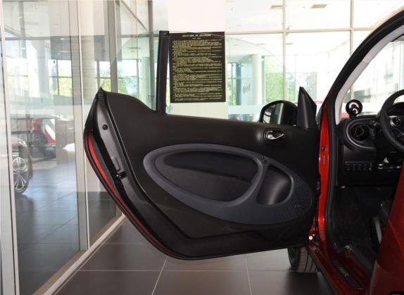 smart fortwo 2019款 0.9T 66千瓦红色瞬间特别版 国VI 车厢座椅   前门板