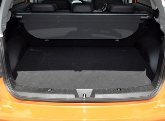 斯巴鲁XV 2012款 2.0i 豪华版 车厢座椅   后备厢