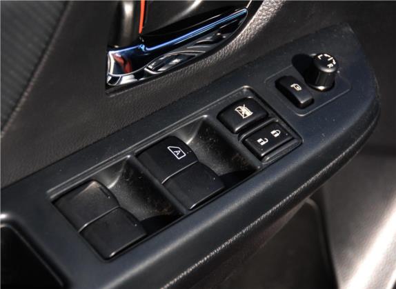 斯巴鲁XV 2012款 2.0i 舒适版 车厢座椅   门窗控制