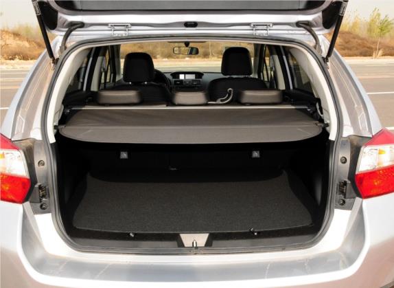 斯巴鲁XV 2012款 2.0i 精英版 车厢座椅   后备厢