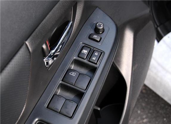 斯巴鲁XV 2012款 2.0i 精英版 车厢座椅   门窗控制