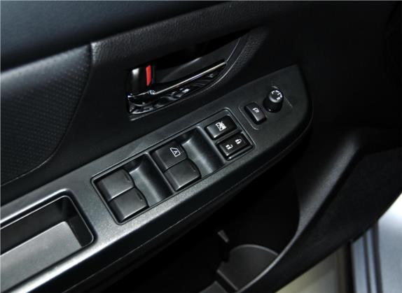 斯巴鲁XV 2012款 2.0i 豪华导航版 车厢座椅   门窗控制