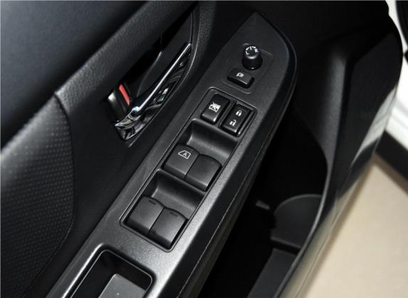 斯巴鲁XV 2014款 2.0i 舒适版 车厢座椅   门窗控制
