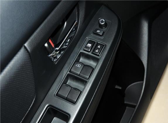 斯巴鲁XV 2014款 2.0i 精英版 车厢座椅   门窗控制