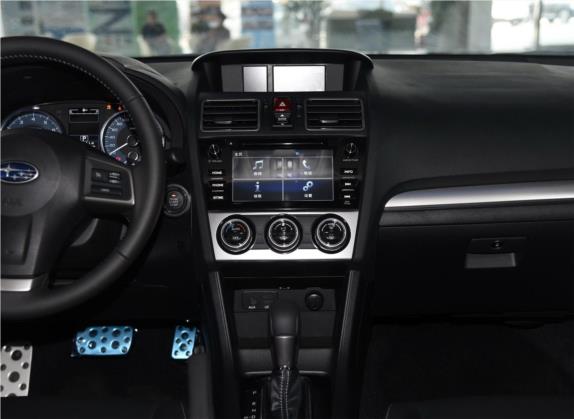斯巴鲁XV 2015款 2.0i 豪华版 中控类   中控台